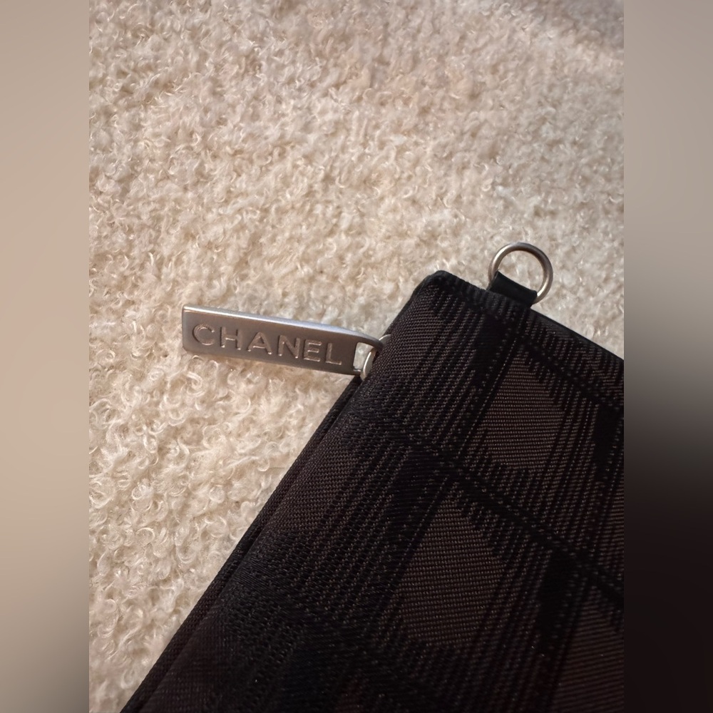 Authentic Chanel New Travel Line Pouch/Wristlet with CC - Picture 4 of 9